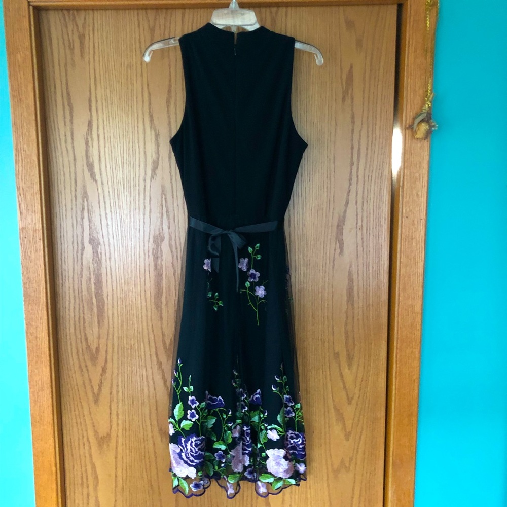 SLNY Fashions LBD with Embroidered Skirt Sz 8/10